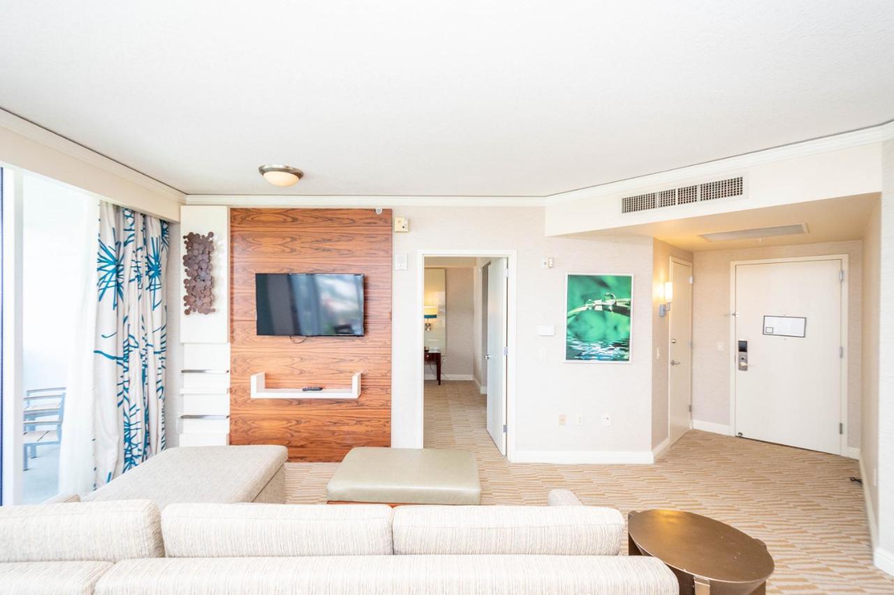 Trump Intl 2 Bedroom Apartment 1600 Sqf Ocean And Bay View ซันนีไอลส์บีช ภายนอก รูปภาพ