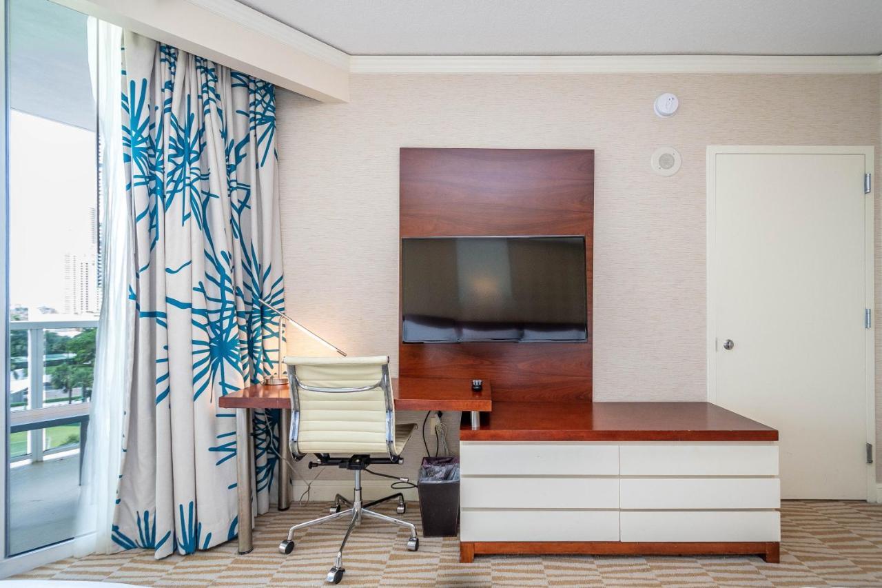 Trump Intl 2 Bedroom Apartment 1600 Sqf Ocean And Bay View ซันนีไอลส์บีช ภายนอก รูปภาพ