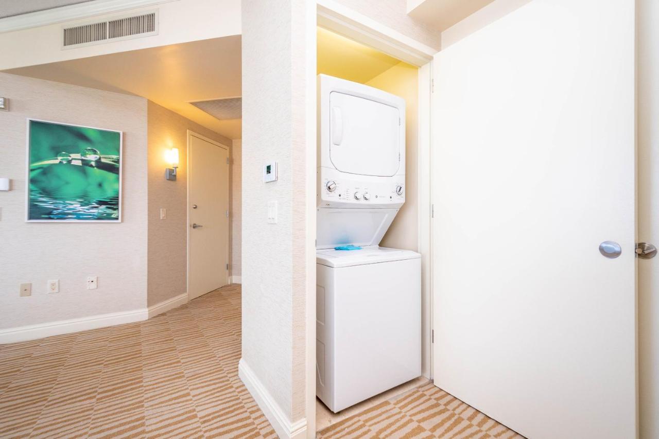 Trump Intl 2 Bedroom Apartment 1600 Sqf Ocean And Bay View ซันนีไอลส์บีช ภายนอก รูปภาพ