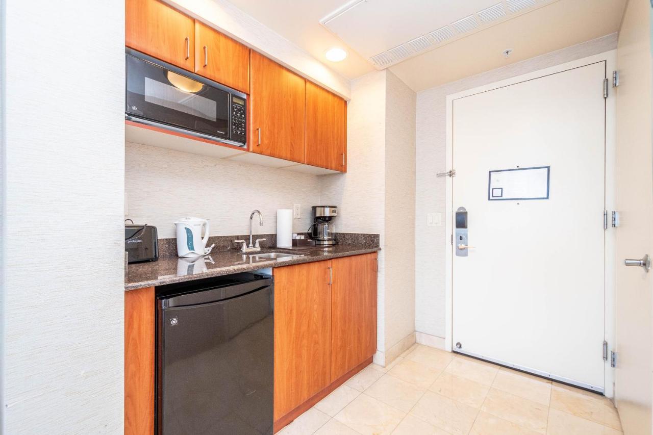 Trump Intl 2 Bedroom Apartment 1600 Sqf Ocean And Bay View ซันนีไอลส์บีช ภายนอก รูปภาพ