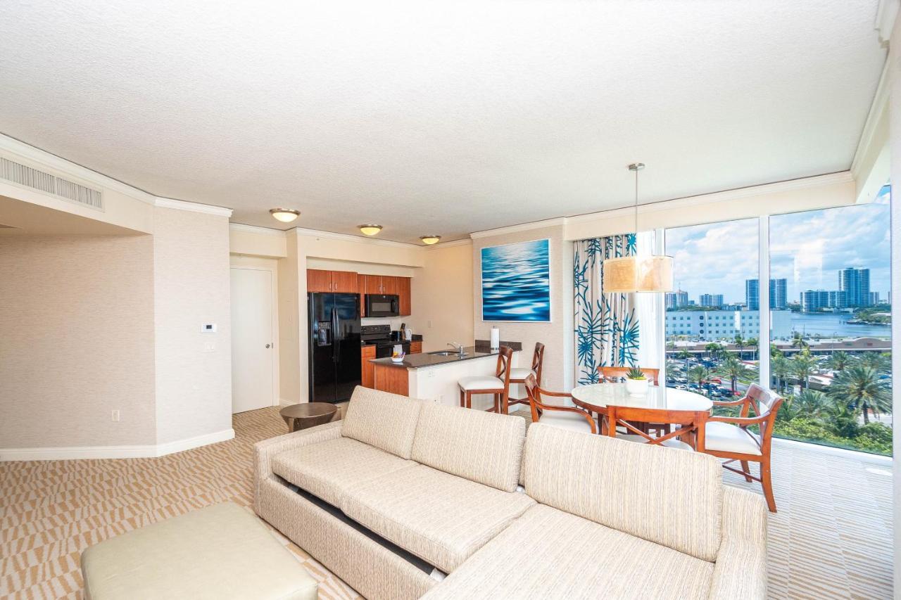 Trump Intl 2 Bedroom Apartment 1600 Sqf Ocean And Bay View ซันนีไอลส์บีช ภายนอก รูปภาพ