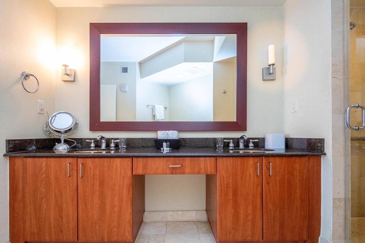Trump Intl 2 Bedroom Apartment 1600 Sqf Ocean And Bay View ซันนีไอลส์บีช ภายนอก รูปภาพ
