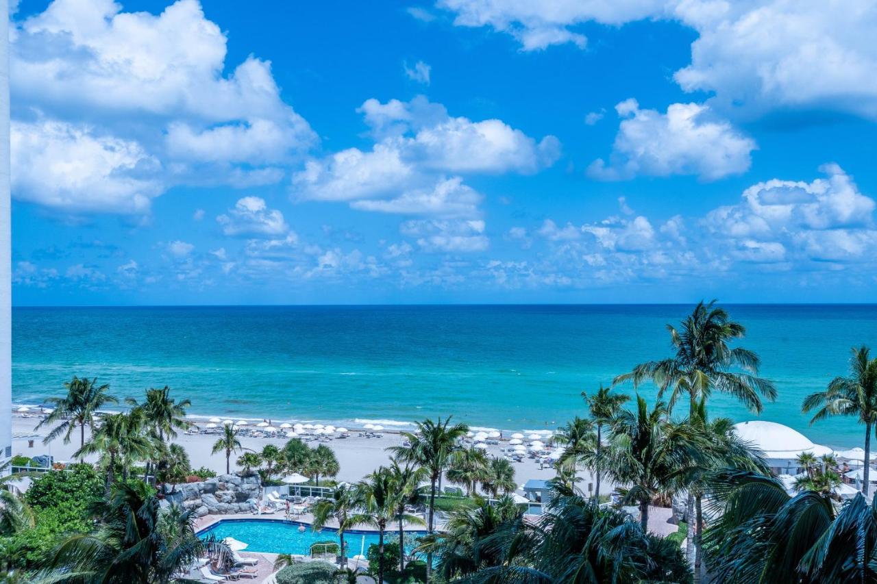 Trump Intl 2 Bedroom Apartment 1600 Sqf Ocean And Bay View ซันนีไอลส์บีช ภายนอก รูปภาพ
