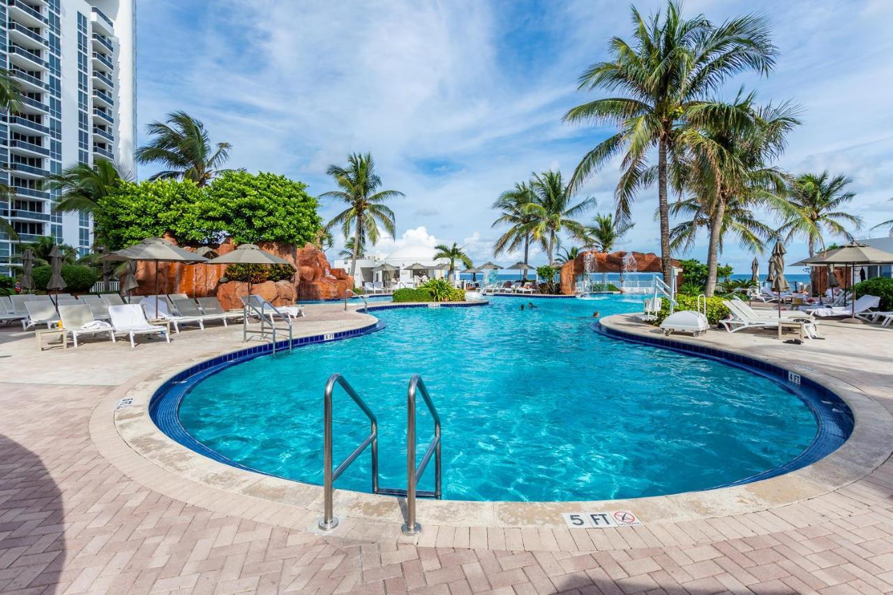 Trump Intl 2 Bedroom Apartment 1600 Sqf Ocean And Bay View ซันนีไอลส์บีช ภายนอก รูปภาพ