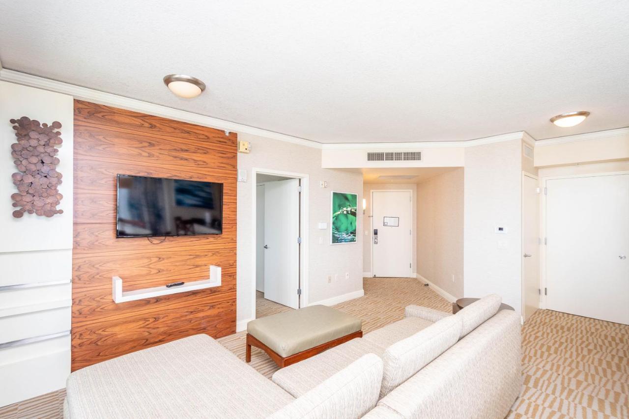 Trump Intl 2 Bedroom Apartment 1600 Sqf Ocean And Bay View ซันนีไอลส์บีช ภายนอก รูปภาพ