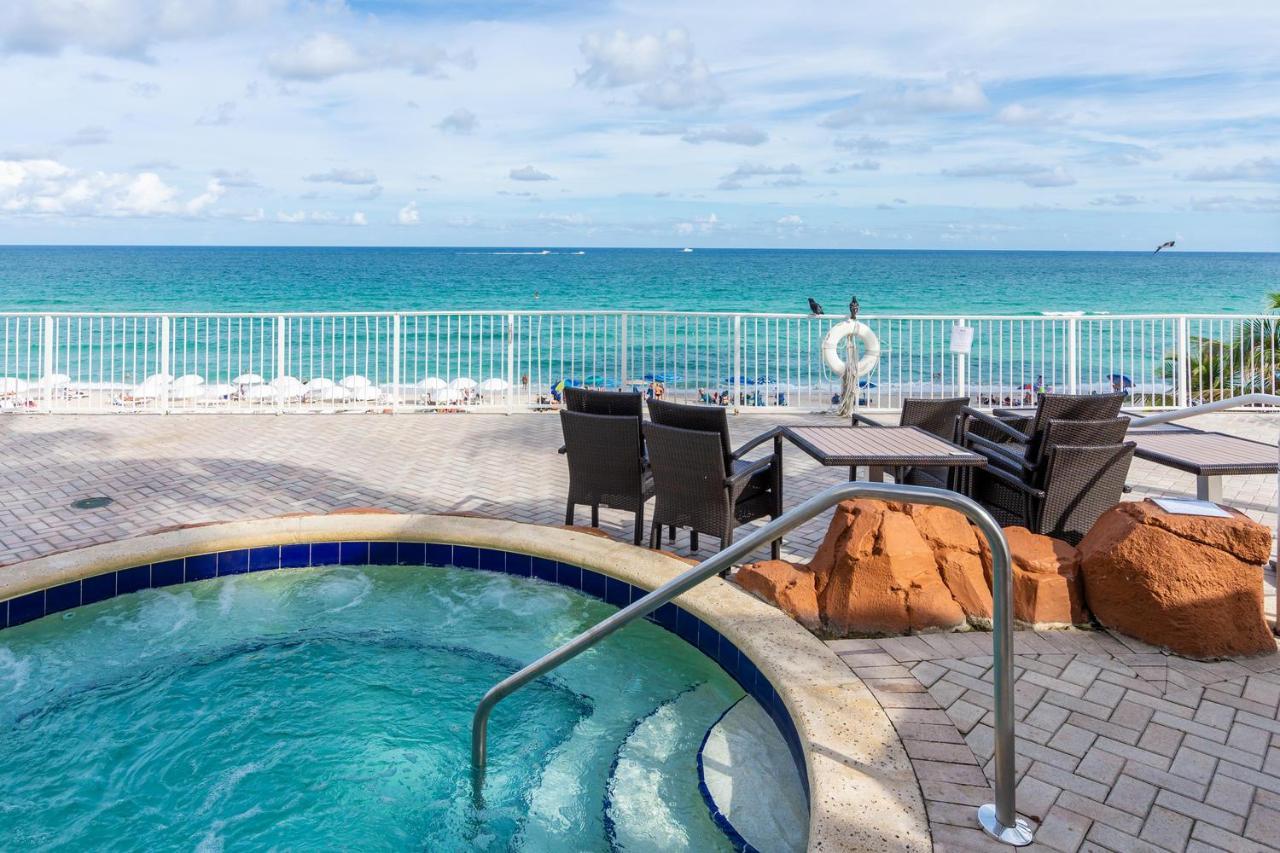 Trump Intl 2 Bedroom Apartment 1600 Sqf Ocean And Bay View ซันนีไอลส์บีช ภายนอก รูปภาพ